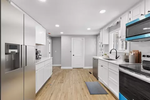 16 Regent Ave, Wareham, MA 02571 photo 2