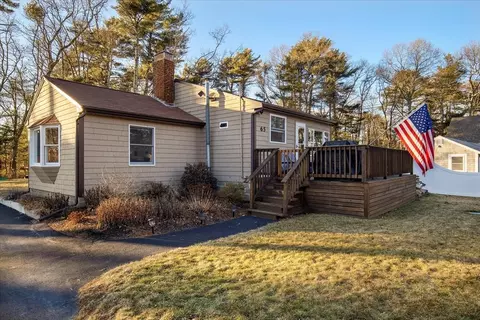 65 Bunnys Rd, Carver, MA 02330