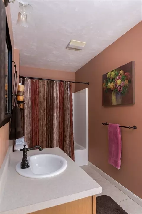 Bath - 3 Northgate Cir, Worcester, MA 01606 photo 3 of 3