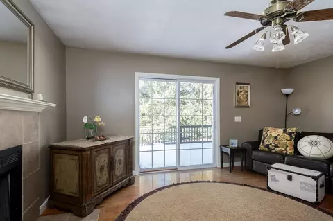Living - 3 Northgate Cir, Worcester, MA 01606 photo 5 of 8
