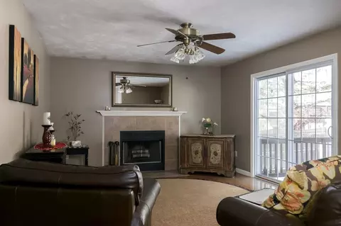 Living - 3 Northgate Cir, Worcester, MA 01606 photo 4 of 8