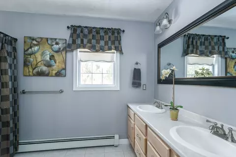 Bath - 3 Northgate Cir, Worcester, MA 01606 photo 2 of 3