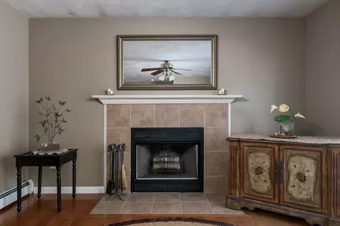 Living - 3 Northgate Cir, Worcester, MA 01606 photo 3 of 8