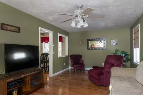 Living - 3 Northgate Cir, Worcester, MA 01606 photo 1 of 8