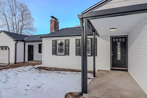 61 Carmel Ln, Agawam, MA 01030
