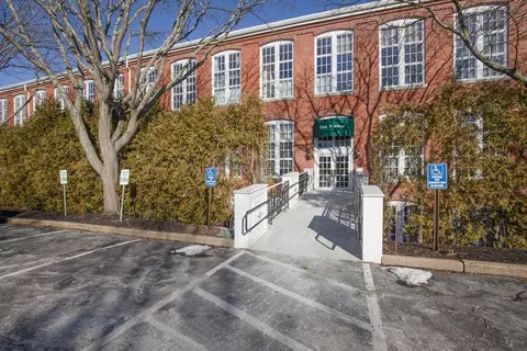 53 Warren St #308, Newburyport, MA 01950