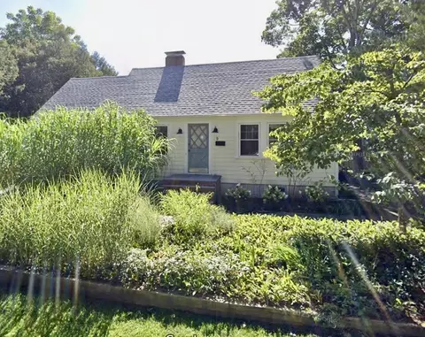 9 Wayte Rd, Bedford, MA 01730