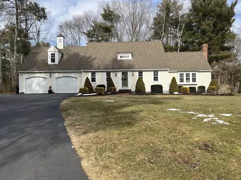 10 Sarah Ln, Raynham, MA 02767