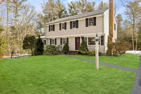 153 Cross St, Duxbury, MA 02332