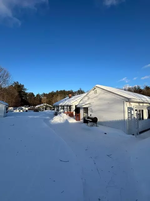 8 Squannacook Ter, Townsend, MA 01469