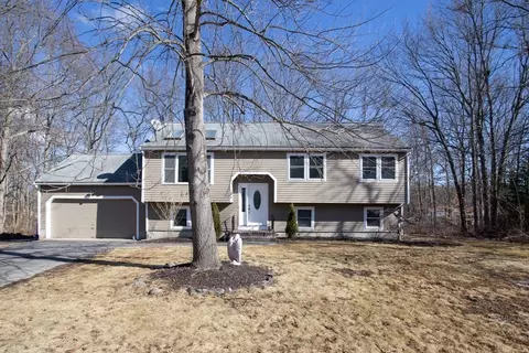 198 Silverwood Dr, Taunton, MA 02780