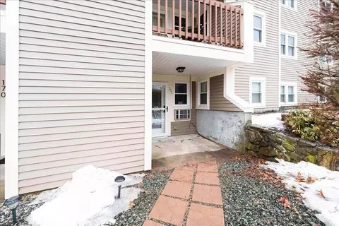 171 Heritage Dr #171, Whitinsville, MA 01588