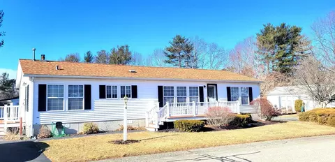 4 Knollwood Dr, Bridgewater, MA 02324