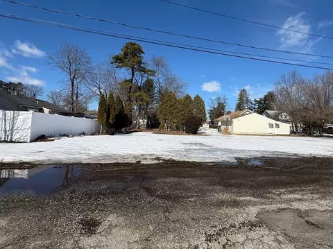N S Paramount St, Springfield, MA 01104 photo 2