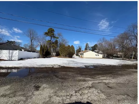 N S Paramount St, Springfield, MA 01104 photo 4