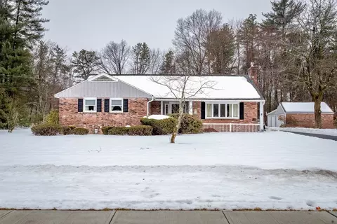 325 Holyoke Rd, Westfield, MA 01085