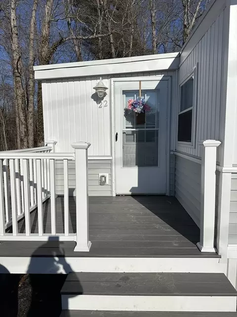 22 Chesapeake Rd, Holbrook, MA 02343