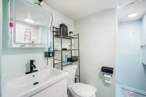 Bath - 40-42 Ranney St, Springfield, MA 01108 photo 3 of 4
