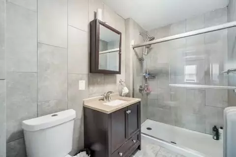 Bath - 40-42 Ranney St, Springfield, MA 01108 photo 1 of 4