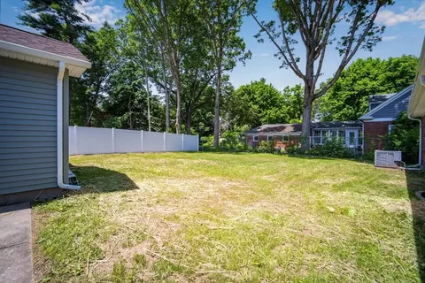 Exterior - 1424 Plumtree Rd, Springfield, MA 01119 photo 8 of 9