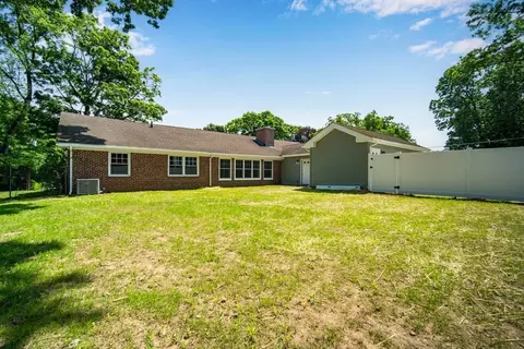 Exterior - 1424 Plumtree Rd, Springfield, MA 01119 photo 7 of 9