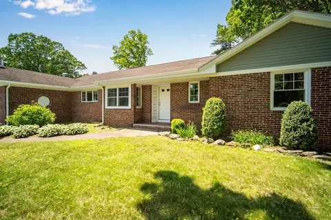 Exterior - 1424 Plumtree Rd, Springfield, MA 01119 photo 5 of 9