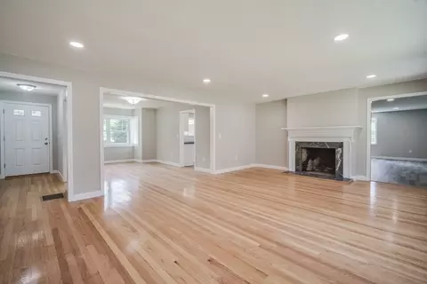 Living - 1424 Plumtree Rd, Springfield, MA 01119 photo 5 of 9
