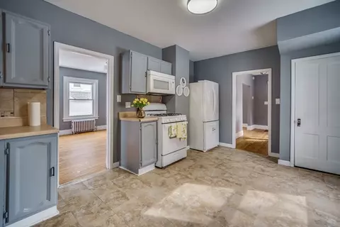 58 Bevier St, Springfield, MA 01107 photo 3