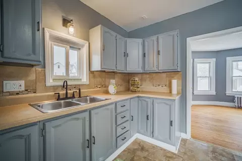 58 Bevier St, Springfield, MA 01107 photo 4