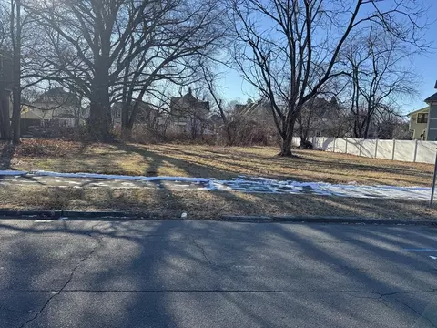 Ws Buckingham Street, Springfield, MA 01109