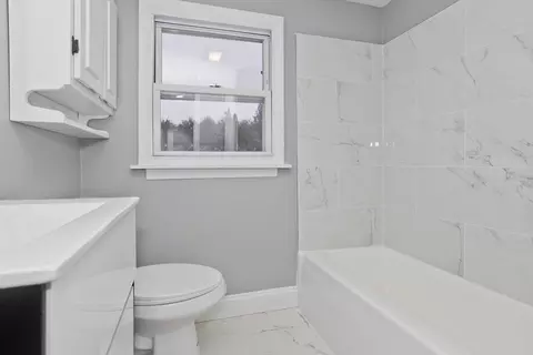 Bath - 88 Price St, Springfield, MA 01104 photo 1 of 4