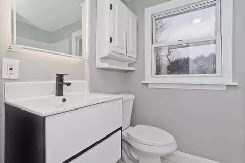 Bath - 88 Price St, Springfield, MA 01104 photo 2 of 4