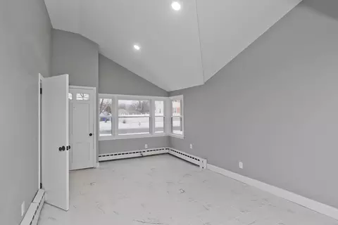 Living - 88 Price St, Springfield, MA 01104 photo 2 of 4