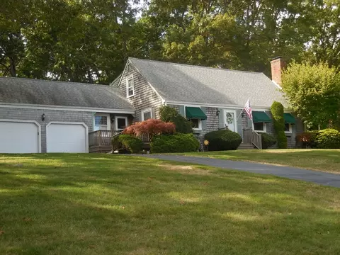 217 Cypress Dr, Swansea, MA 02777