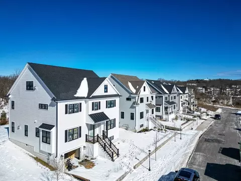 13 Starling St, West Roxbury, MA 02132