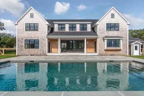 69 Division Rd, Edgartown, MA 02539