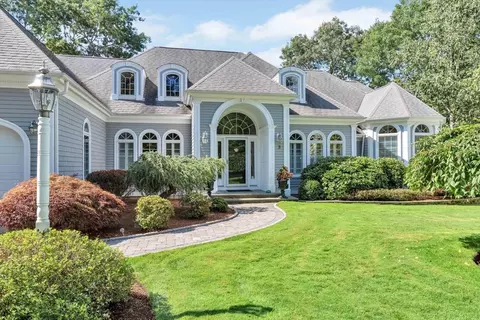 3 Firethorn Ln, Sandwich, MA 02563