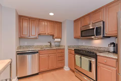 20 Chapel St #B313, Brookline, MA 02446