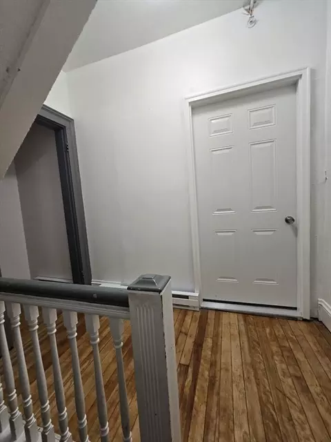 Entry Way - 466 Park Ave, Worcester, MA 01610 photo 3 of 8