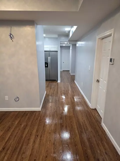 Entry Way - 466 Park Ave, Worcester, MA 01610 photo 4 of 8