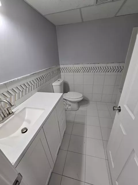 Bath - 466 Park Ave, Worcester, MA 01610 photo 8 of 9