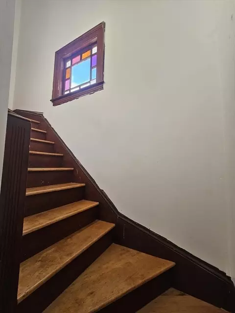 Entry Way - 466 Park Ave, Worcester, MA 01610 photo 2 of 8