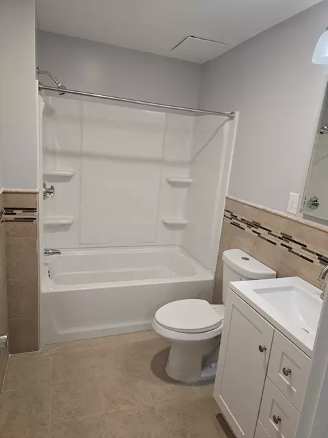 Bath - 466 Park Ave, Worcester, MA 01610 photo 5 of 9