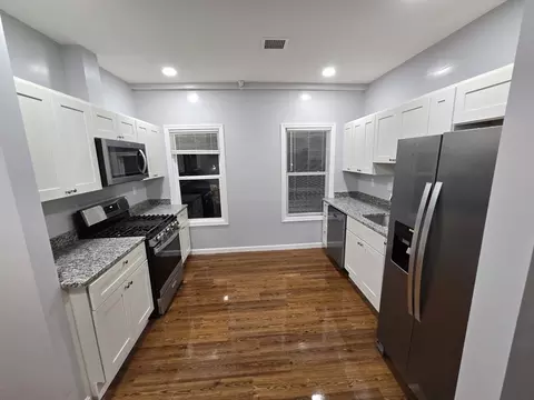 Kitchen - 466 Park Ave, Worcester, MA 01610 photo 5 of 10