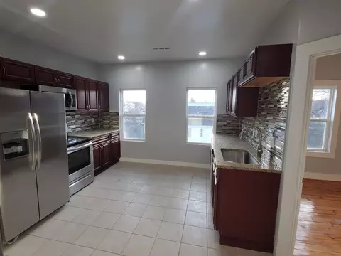 Kitchen - 466 Park Ave, Worcester, MA 01610 photo 7 of 10