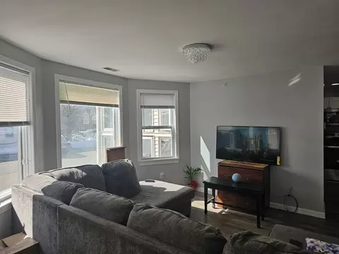 Living - 466 Park Ave, Worcester, MA 01610 photo 4 of 9