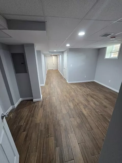 Entry Way - 466 Park Ave, Worcester, MA 01610 photo 7 of 8