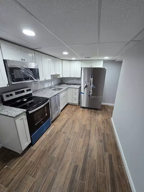 Kitchen - 466 Park Ave, Worcester, MA 01610 photo 10 of 10