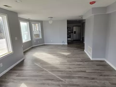 Living - 466 Park Ave, Worcester, MA 01610 photo 5 of 9