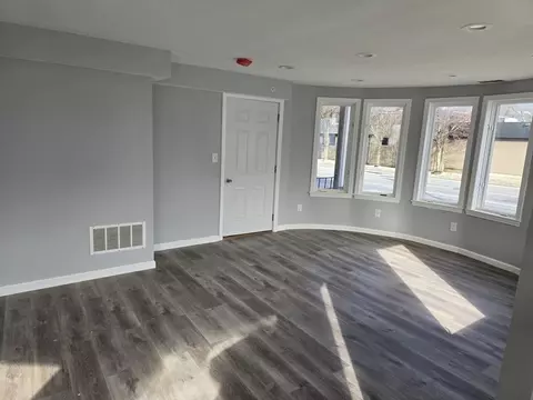 Living - 466 Park Ave, Worcester, MA 01610 photo 1 of 9